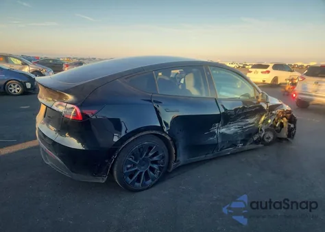 2021 Tesla Model Y z USA, uszkodzony, nr VIN 5YJYGDEE0MF093118